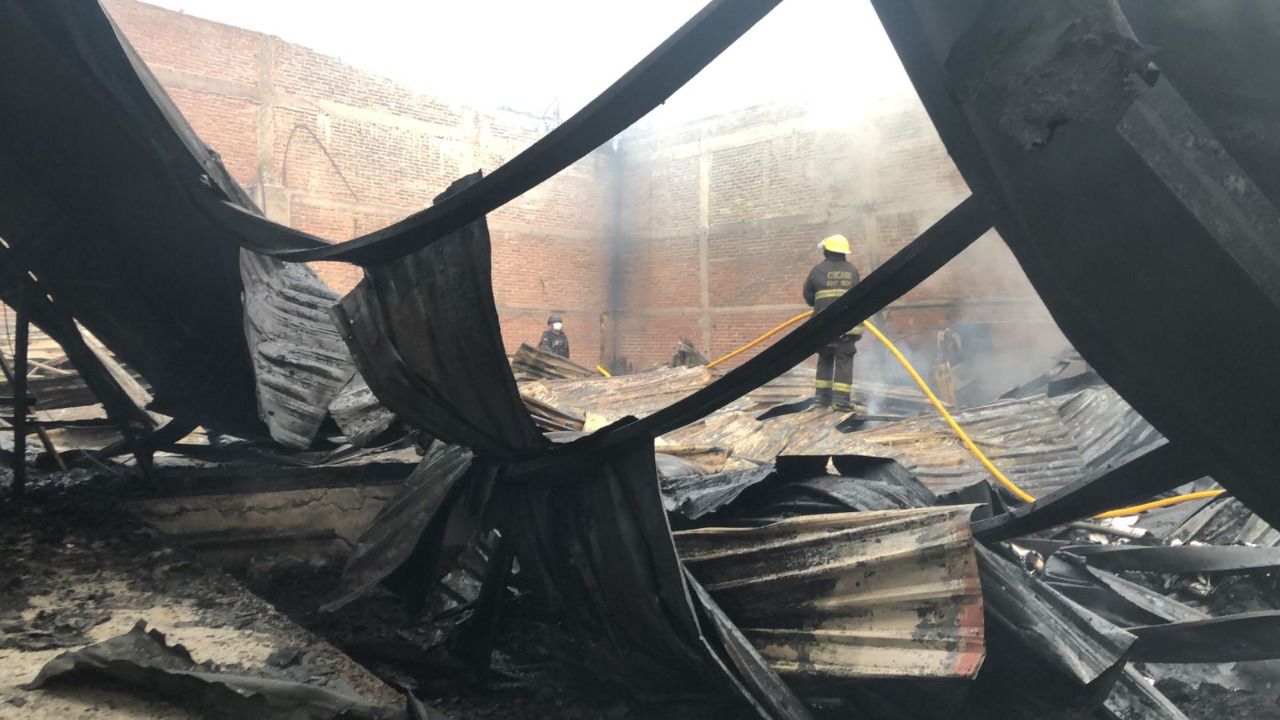 CONTROLAN INCENDIO EN FÁBRICA DE COLCHONES Y CONFECCIÓN DE ROPA EN  TULTITLÁN – Diario Xponencial Mx