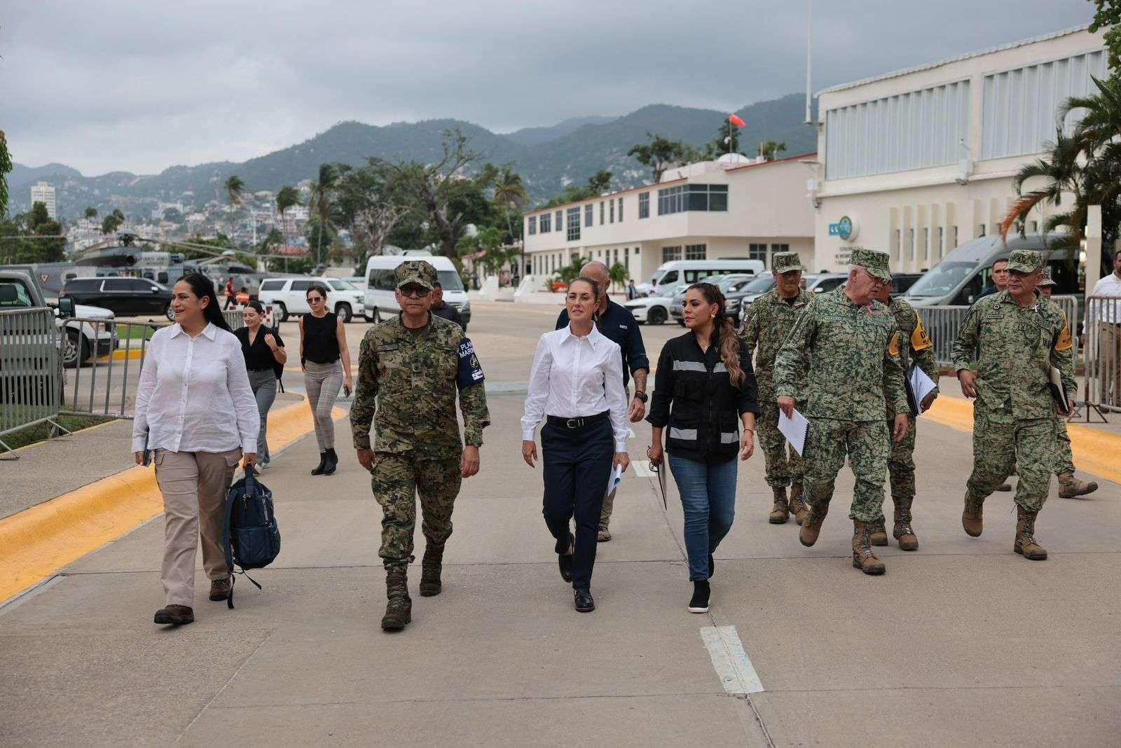 CLAUDIA SHEINBAUM VISITA ACAPULCO Y SE COMPROMETE A ATENDER A FAMILIAS ...